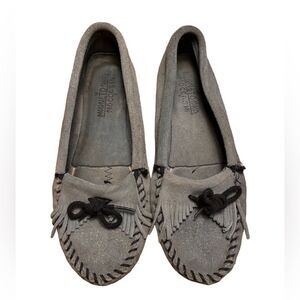 Minnetonka Kitty Hard Sole Gray Suede Leather Moccasin Shoes Women’s 8